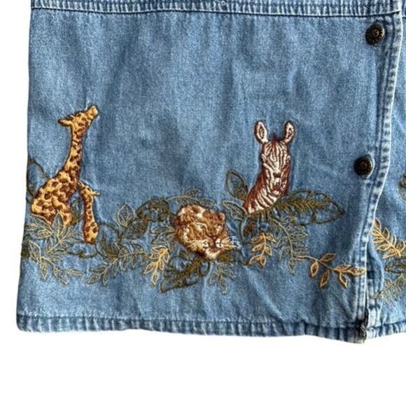 Vintage 90s Casey Max Denim Button Down Shirt Embroider Safari Animals Sz medium - Picture 2 of 7